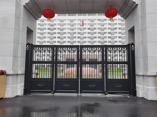 红门HDR51B叠韵®平开门学校大门.jpg